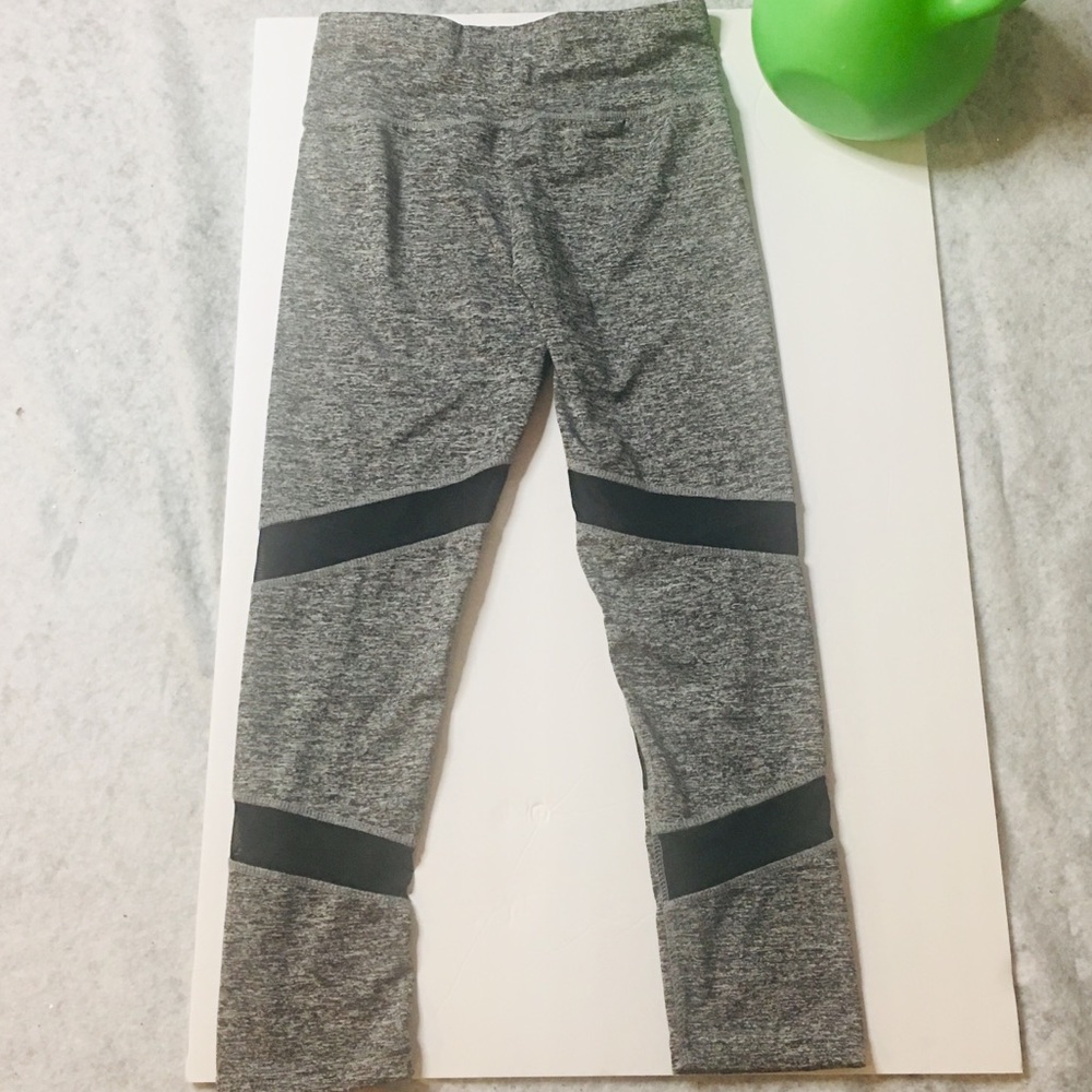 Mesh Black & Pebblestone Grey Yoga leggings small
